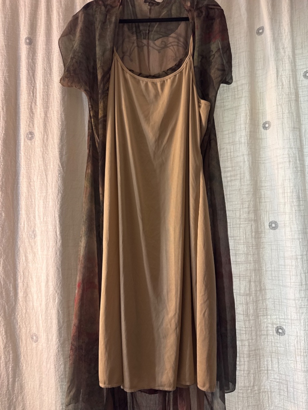 Woman’s dress - Picture 3 of 6